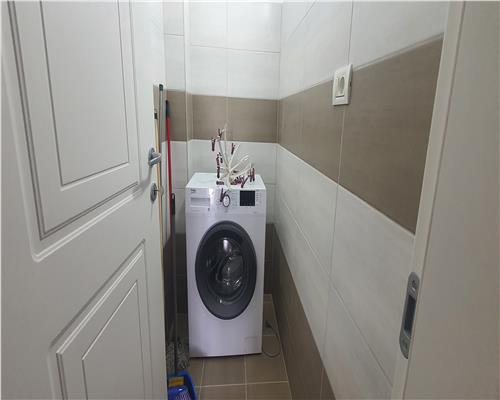 Apartament de inchiriat 3 camere etaj 2 cu lift  Centru