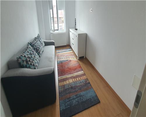 Apartament de inchiriat 3 camere etaj 2 cu lift  Centru