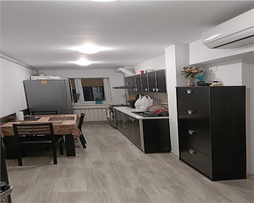 Apartament renovat de vanzarecomplet mobilat si utilat