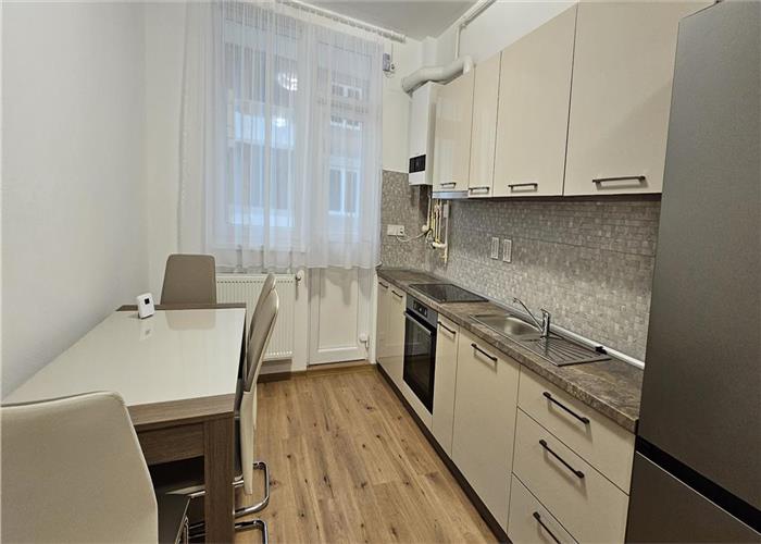 Apartament 2 camere et 1 cu boxa