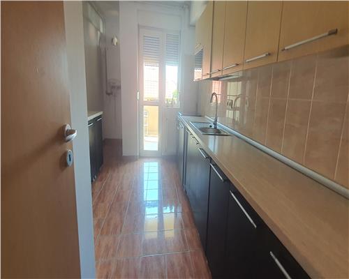 Apartament 4 camere decomandat etaj 1 Centru cu boxa