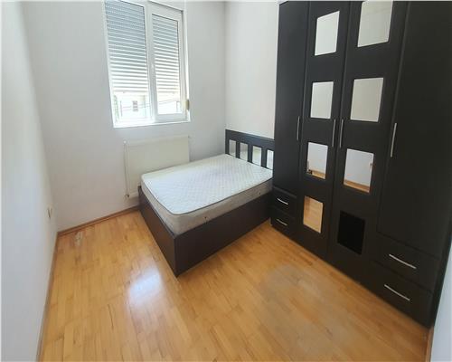 Apartament 4 camere decomandat etaj 1 Centru cu boxa