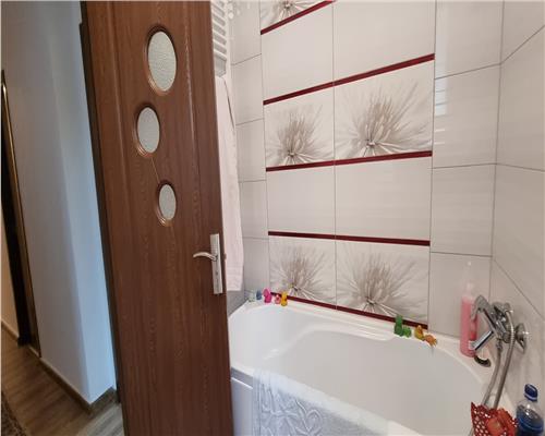 Apartament 2 camere de vanzare, zona Centru bloc nou