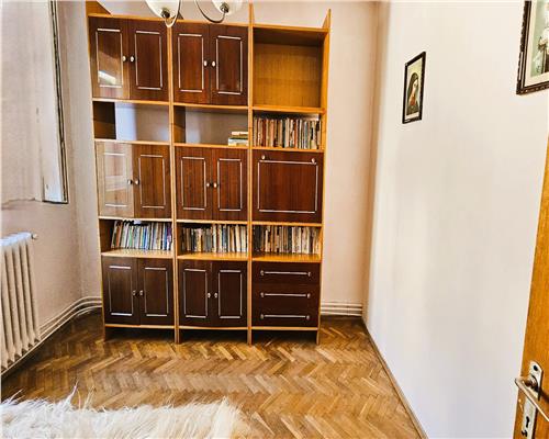 Apartament de vanzare etaj 1 strada Closca