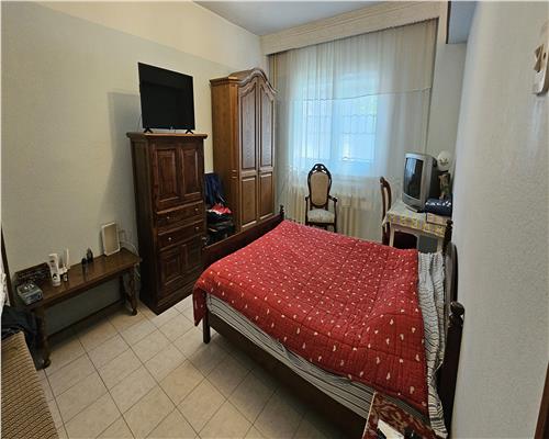 Apartament de vanzare cu 2 camere parter inalt, zona Centru