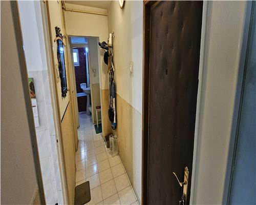 Apartament de vanzare cu 2 camere parter inalt, zona Centru