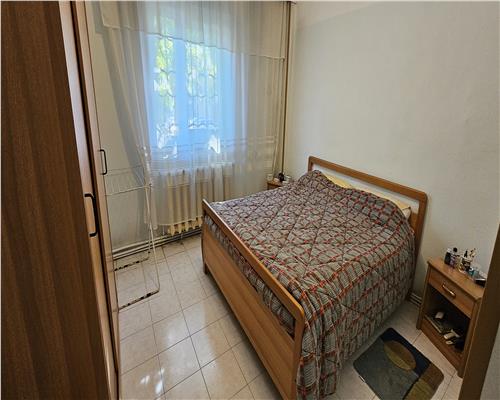 Apartament de vanzare cu 2 camere parter inalt, zona Centru