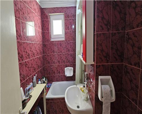 Apartament de vanzare cu 2 camere parter inalt, zona Centru