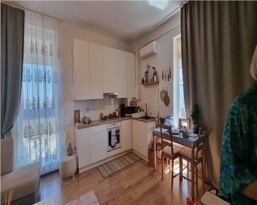 Apartament zona Centru etaj intermediar complet mobilat si utilat