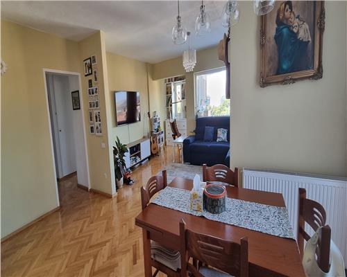 Apartament 3 camere zona Centru etaj 2 decomandat