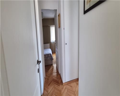 Apartament 3 camere zona Centru etaj 2 decomandat