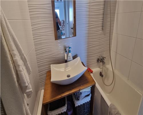 Apartament 3 camere zona Centru etaj 2 decomandat