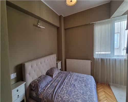 Apartament 3 camere zona Centru etaj 2 decomandat