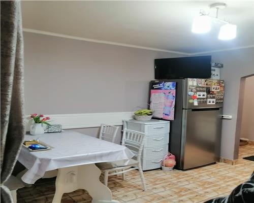 Apartament semidecomndat de vanzare Cetate-Piata parter inalt