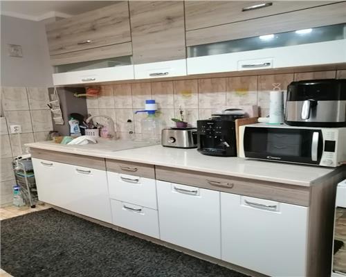 Apartament semidecomndat de vanzare Cetate-Piata parter inalt