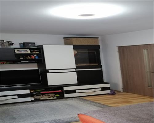 Apartament semidecomndat de vanzare Cetate-Piata parter inalt