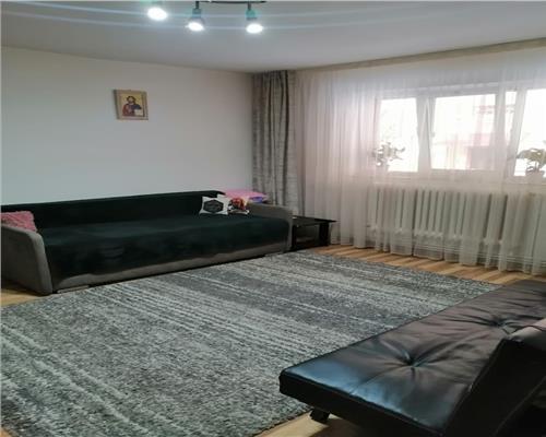 Apartament semidecomndat de vanzare Cetate-Piata parter inalt