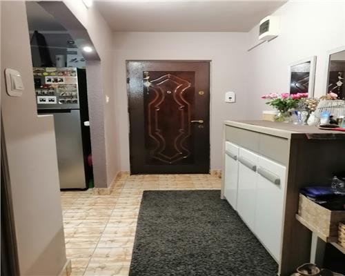 Apartament semidecomndat de vanzare Cetate-Piata parter inalt