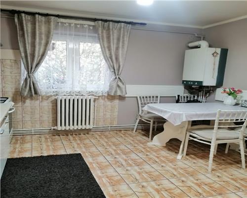 Apartament semidecomndat de vanzare Cetate-Piata parter inalt