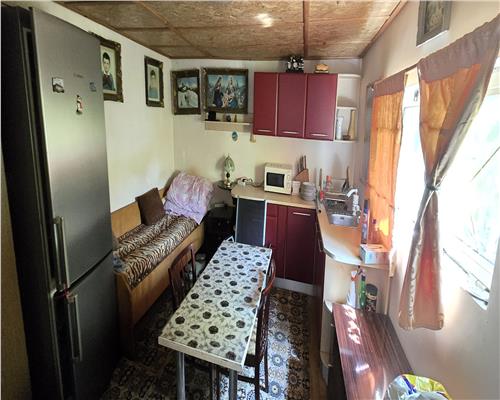 Casa cu 2 corpuri de cladire 744 mp teren in Micesti