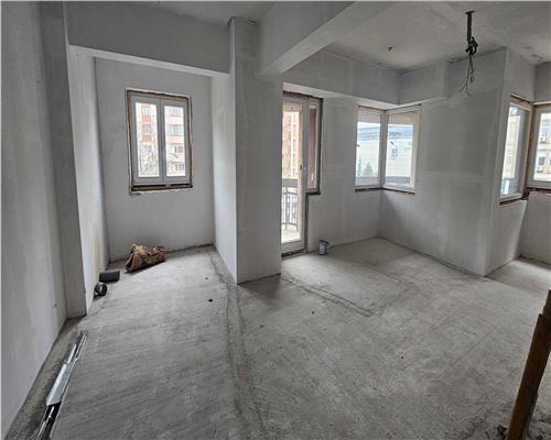 Apartament 4 camere et 1 Centru scara interioara