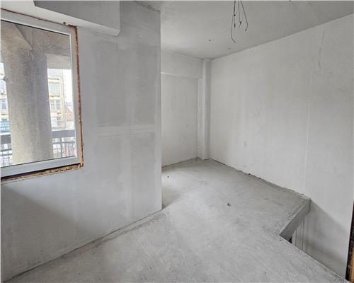 Apartament 4 camere et 1 Centru scara interioara