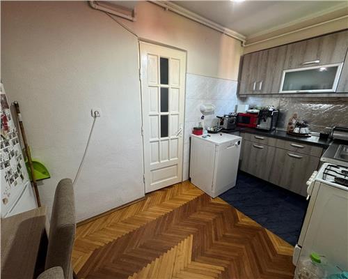 Apartament 3 camere de vanzare  zona Bulevardul Transilvaniei