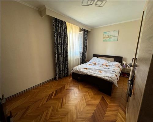 Apartament 3 camere de vanzare  zona Bulevardul Transilvaniei