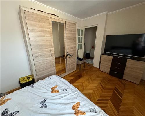 Apartament 3 camere de vanzare  zona Bulevardul Transilvaniei