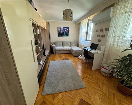 Apartament 3 camere de vanzare  zona Bulevardul Transilvaniei