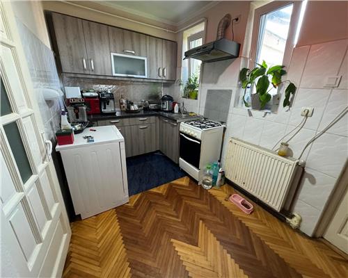 Apartament 3 camere de vanzare  zona Bulevardul Transilvaniei