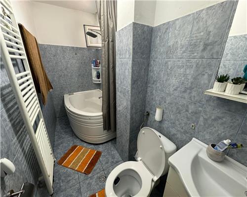 Apartament 3 camere de vanzare  zona Bulevardul Transilvaniei