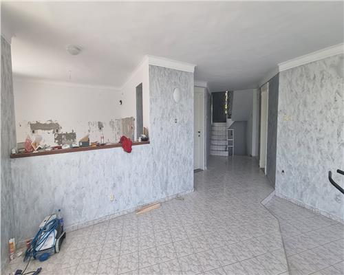 Casa cu 9 camere de vanzare zona Skit cu piscina si 896 mp teren