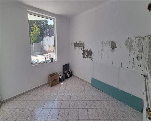 Casa cu 9 camere de vanzare zona Skit cu piscina si 896 mp teren