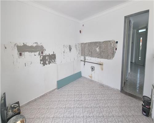 Casa cu 9 camere de vanzare zona Skit cu piscina si 896 mp teren