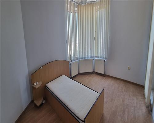 Casa cu 9 camere de vanzare zona Skit cu piscina si 896 mp teren