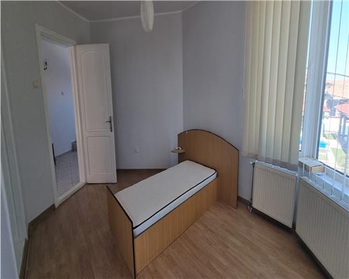 Casa cu 9 camere de vanzare zona Skit cu piscina si 896 mp teren