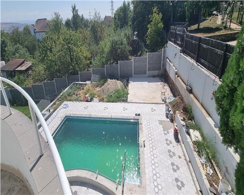 Casa cu 9 camere de vanzare zona Skit cu piscina si 896 mp teren