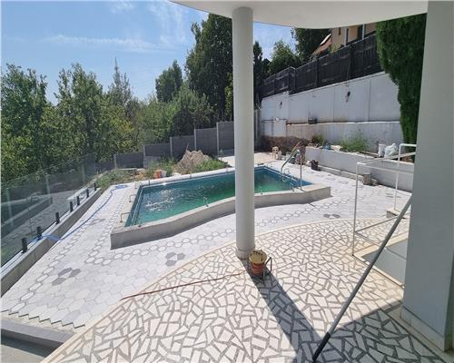 Casa cu 9 camere de vanzare zona Skit cu piscina si 896 mp teren