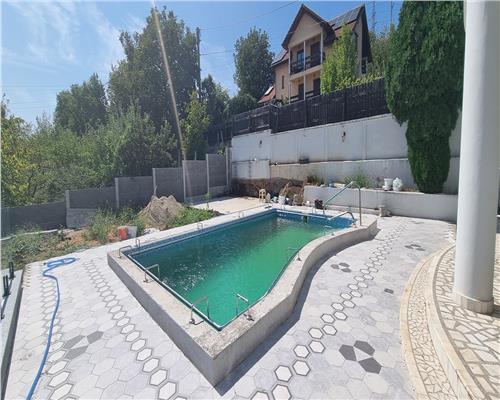 Casa cu 9 camere de vanzare zona Skit cu piscina si 896 mp teren