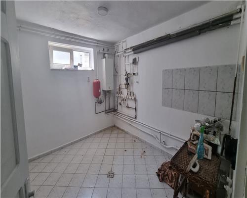 Casa cu 9 camere de vanzare zona Skit cu piscina si 896 mp teren