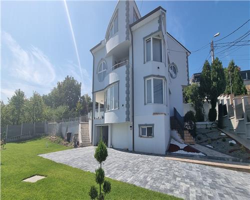 Casa cu 9 camere de vanzare zona Skit cu piscina si 896 mp teren