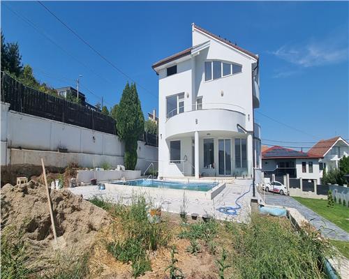 Casa cu 9 camere de vanzare zona Skit cu piscina si 896 mp teren