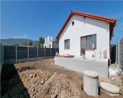 Casa pe un nivel semifinisata de vanzare zona Alba Micesti dotata cu panouri solare de 5 kw