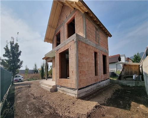 Casa la rosu 5 camere de vanzare in cartier Orizont cu 400 mp teren