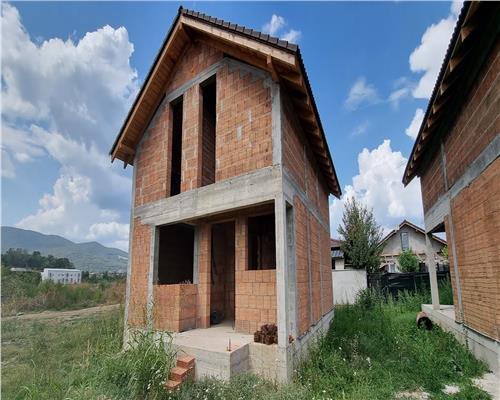 Casa P+M individuala la rosu de vanzare zona Arex