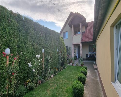 Casa de vanzare pretabila pentru 2 familii situata in proximitatea Cetatii Alba Carolina + cabinet de radiologie dentara