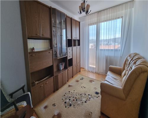 Apartament 3 camere de inchiriat zona Centru