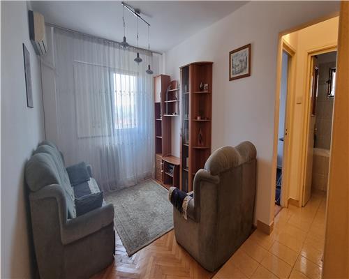 Apartament 3 camere de inchiriat zona Centru