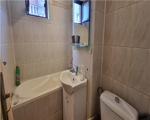 Apartament 3 camere de inchiriat zona Centru